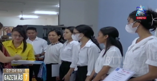 Funsionariu 20 Termina Kursu Lian Ingles | RTTL